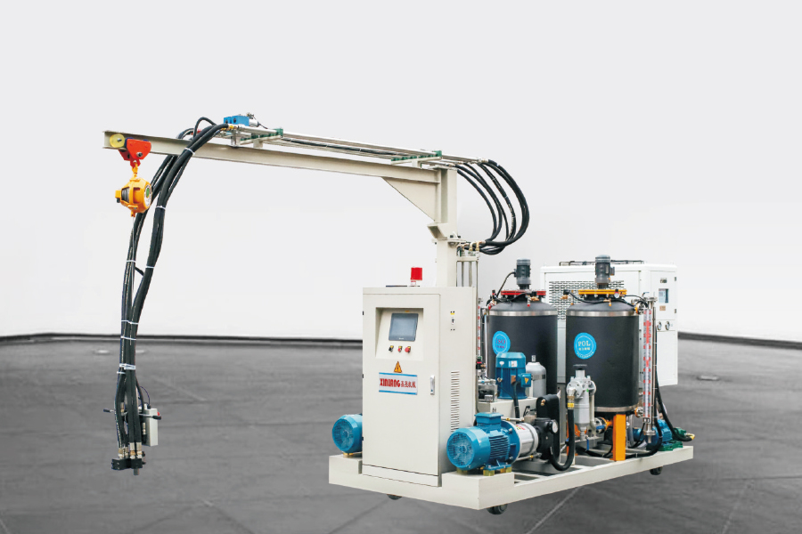 트랙이있는 2 성분 모바일 폴리 우레탄 고압 분사 기계